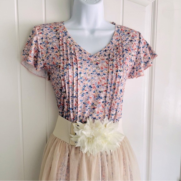 Boutique Floral Flutter Sleeve Pleated V Neck Dressy Blouse Tunic Sz Small NWT - Picture 2 of 10